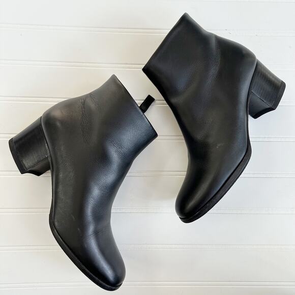 Chanel CC Black Leather Ankle Booties 36.5 Low Heel Logo Designer Boots - Picture 1 of 16